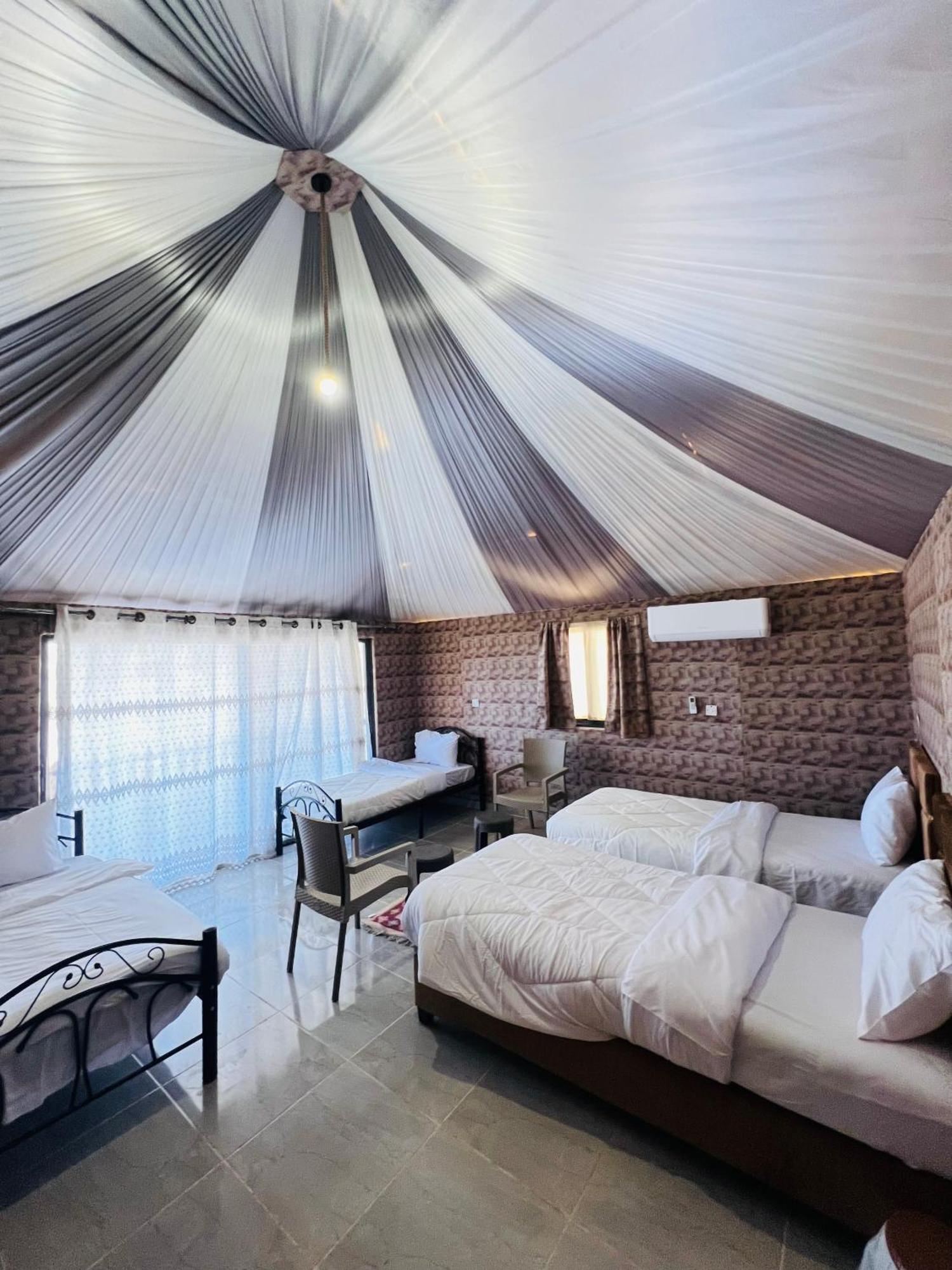 Appartement Abdullah Luxury Camp à Wadi Rum Extérieur photo