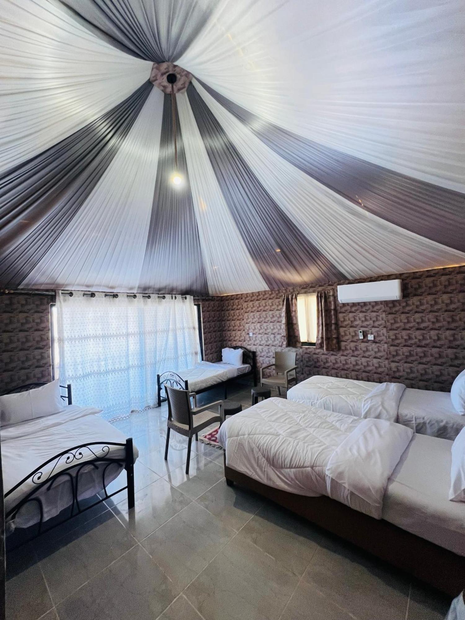 Appartement Abdullah Luxury Camp à Wadi Rum Extérieur photo