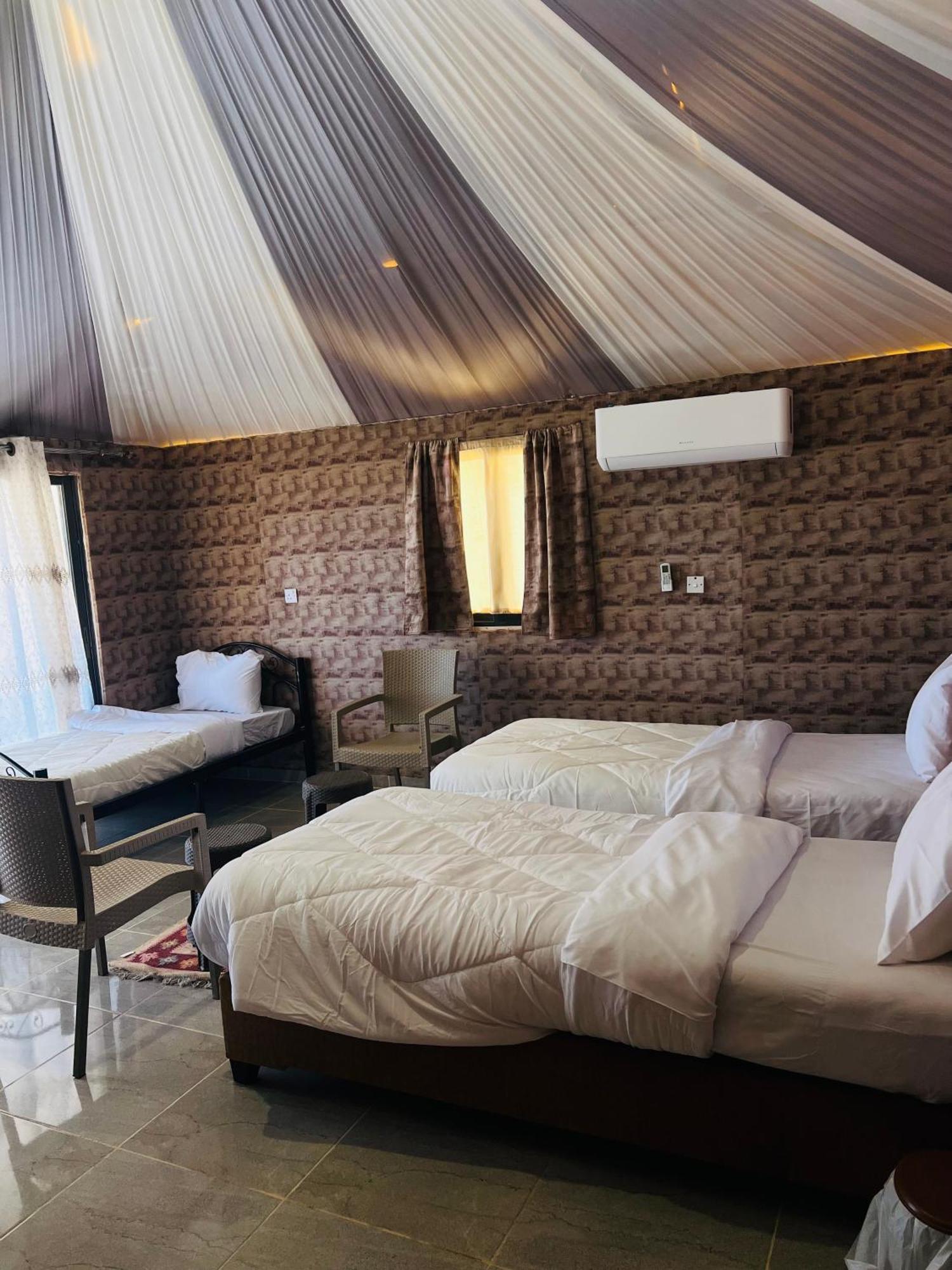 Appartement Abdullah Luxury Camp à Wadi Rum Extérieur photo