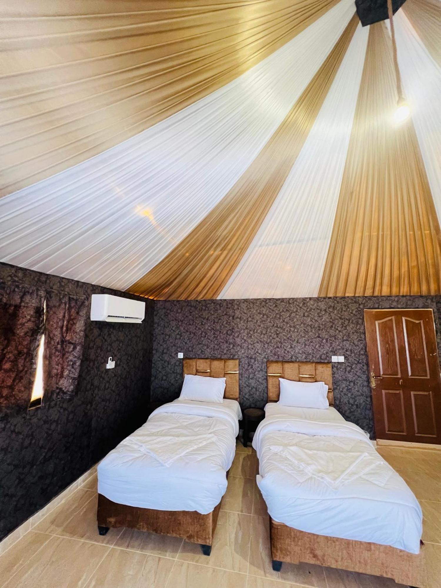 Appartement Abdullah Luxury Camp à Wadi Rum Extérieur photo